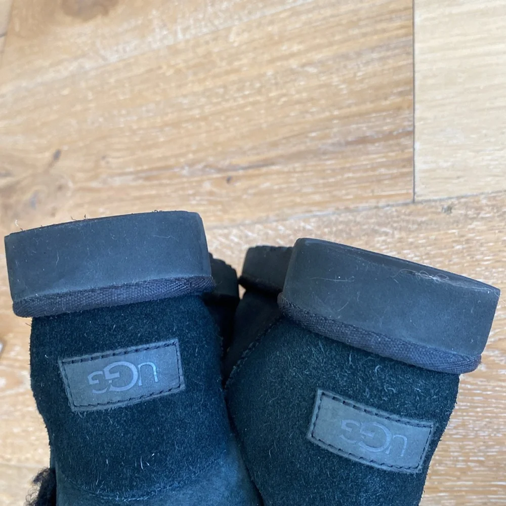 UGGs Womens Mini Bailey Button II (SIZE 5) - Picture 12 of 12